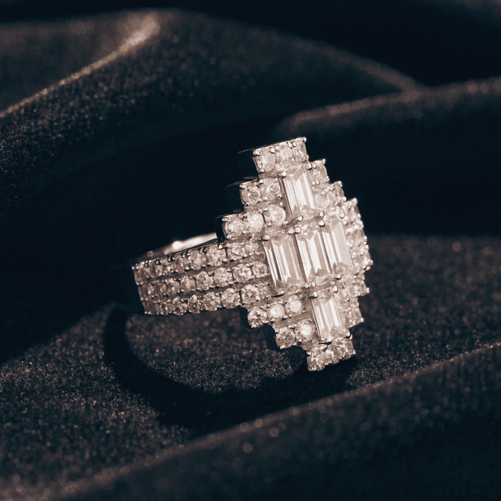 Bague Art Déco en platine et diamants
