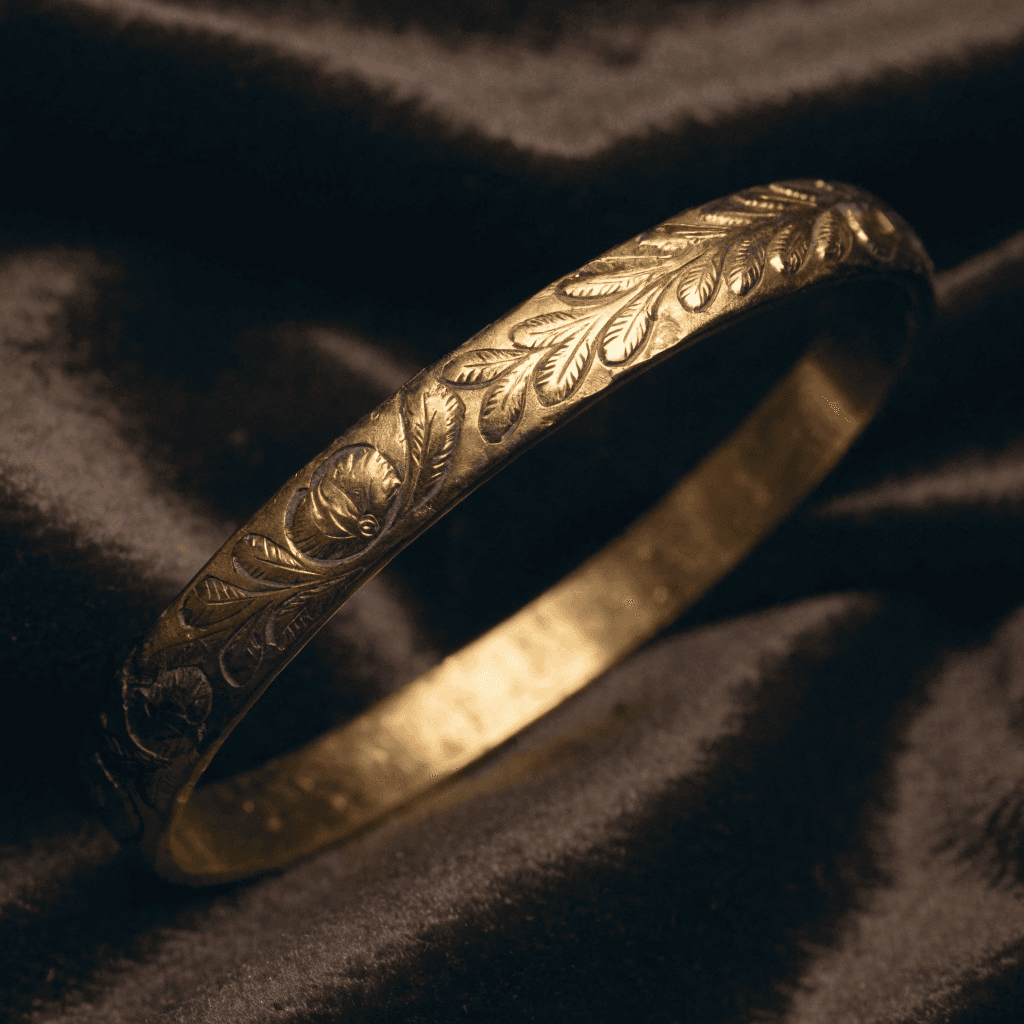 Bracelet jonc en or ciselé