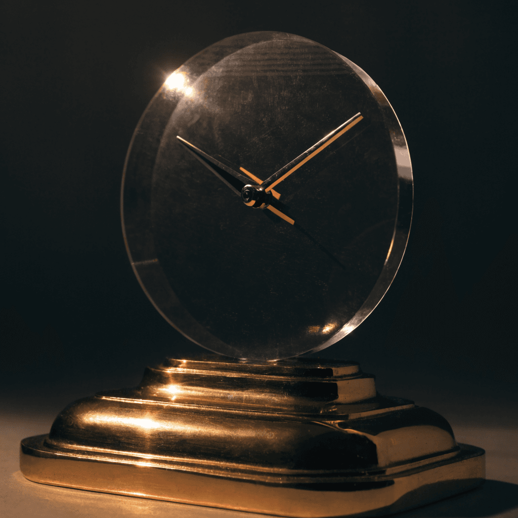 Pendule mystérieuse en cristal