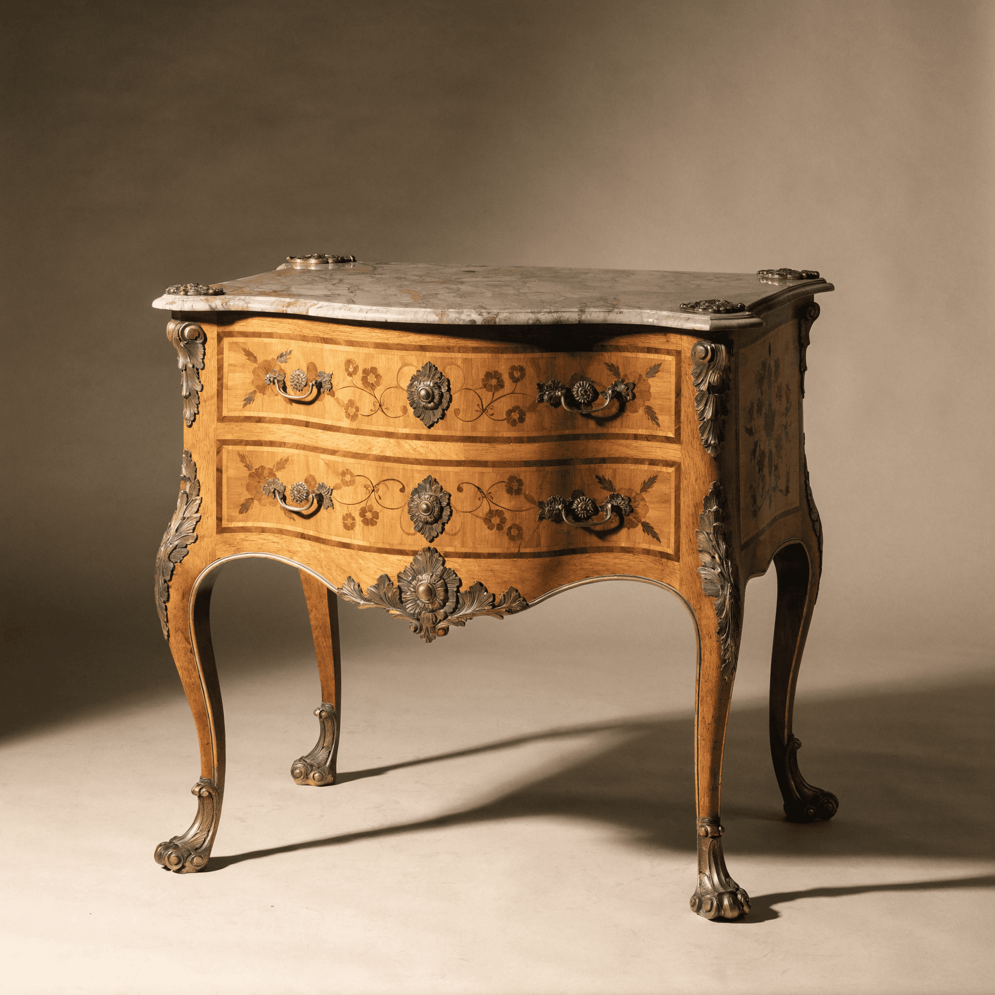 Commode Louis XVI en marqueterie