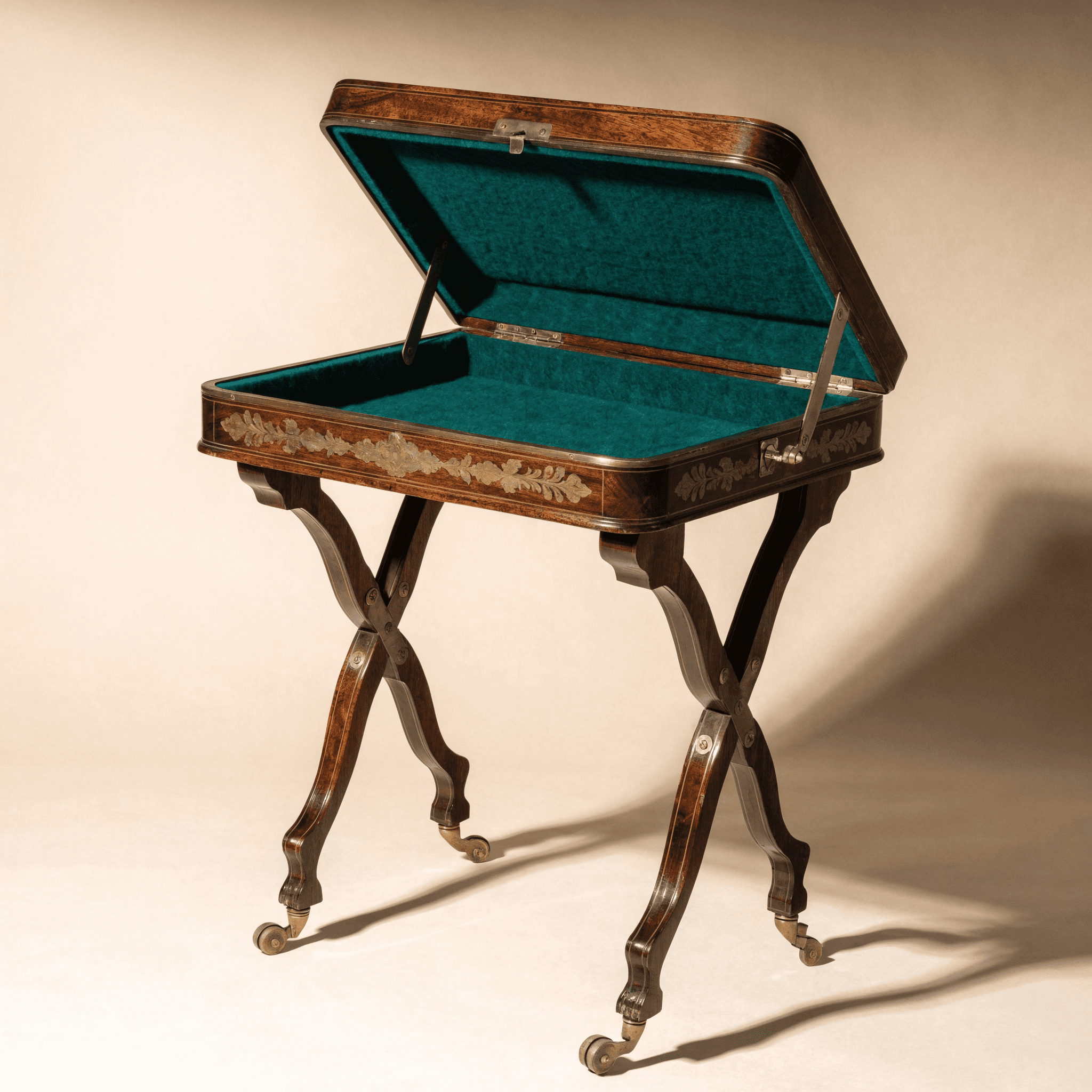 Table à jeux en bois de rose