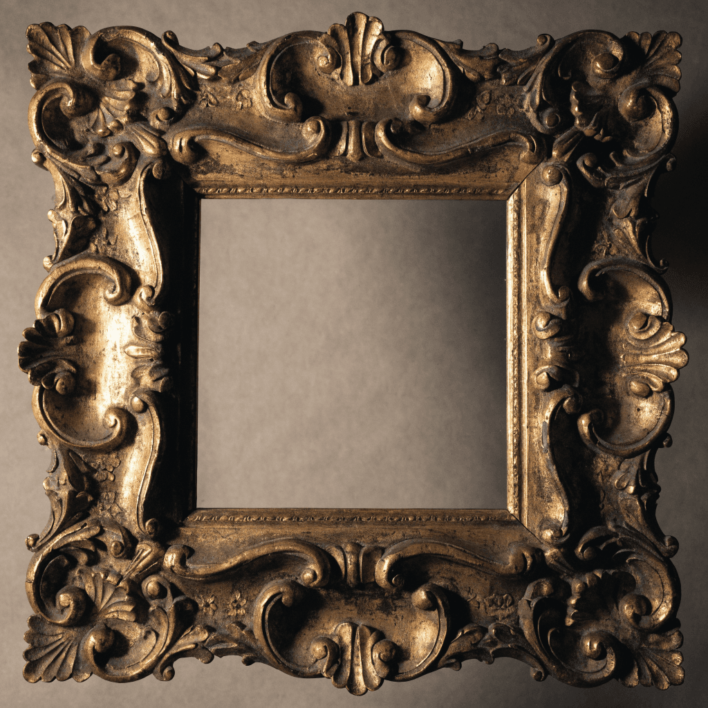 Cadre ancien en bois doré sculpté