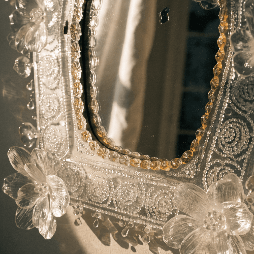 Miroir vénitien en verre gravé