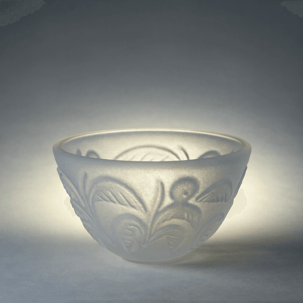 Coupe Lalique en verre moulé